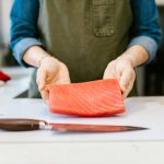 Membuat sashimi