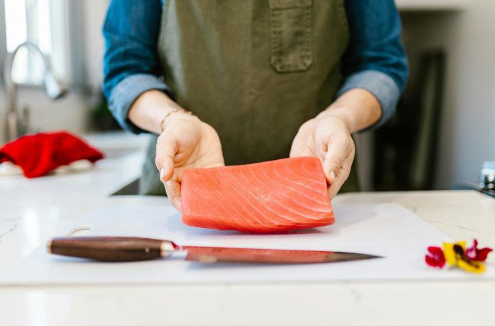 Membuat sashimi