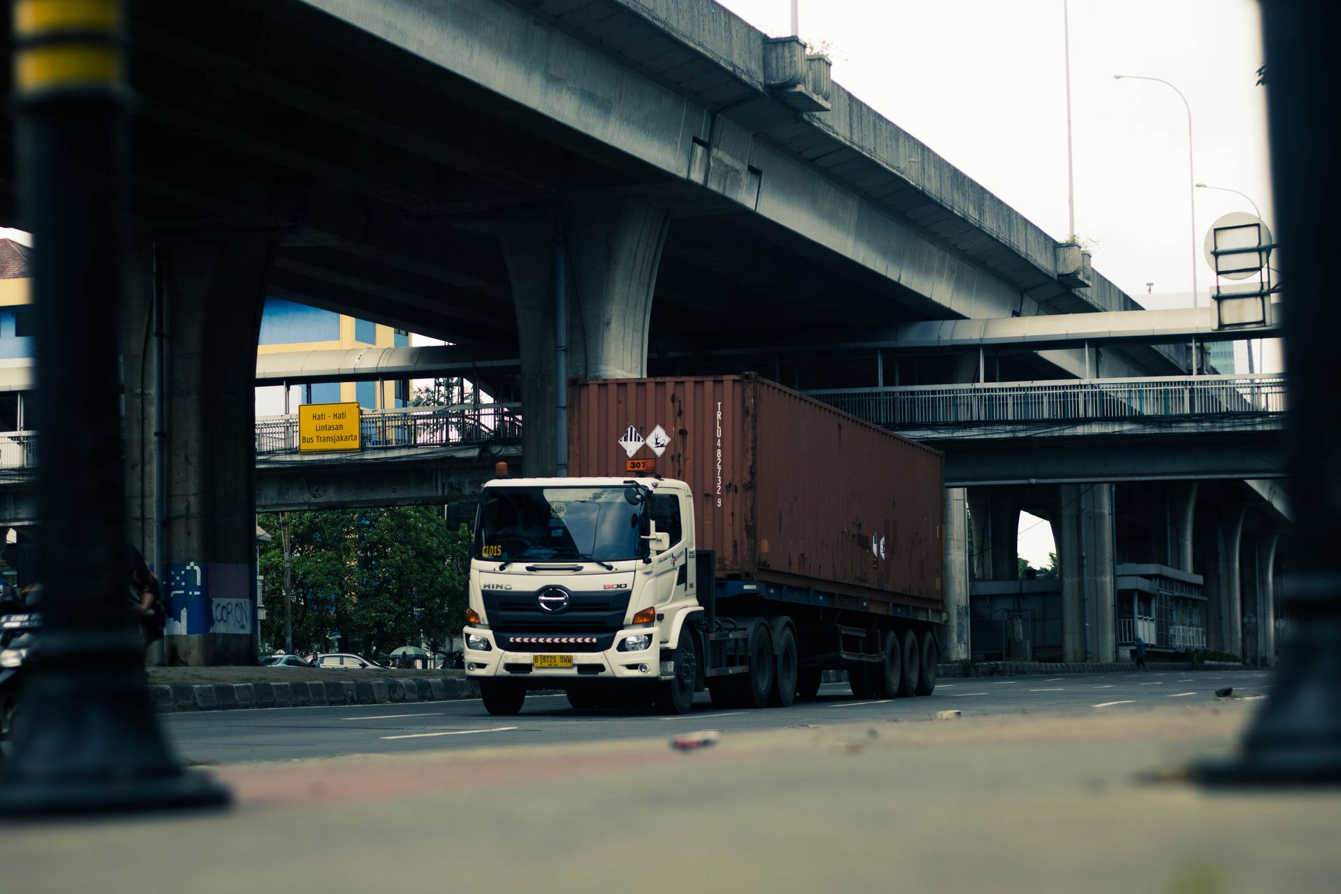 Bisnis transportasi logistik